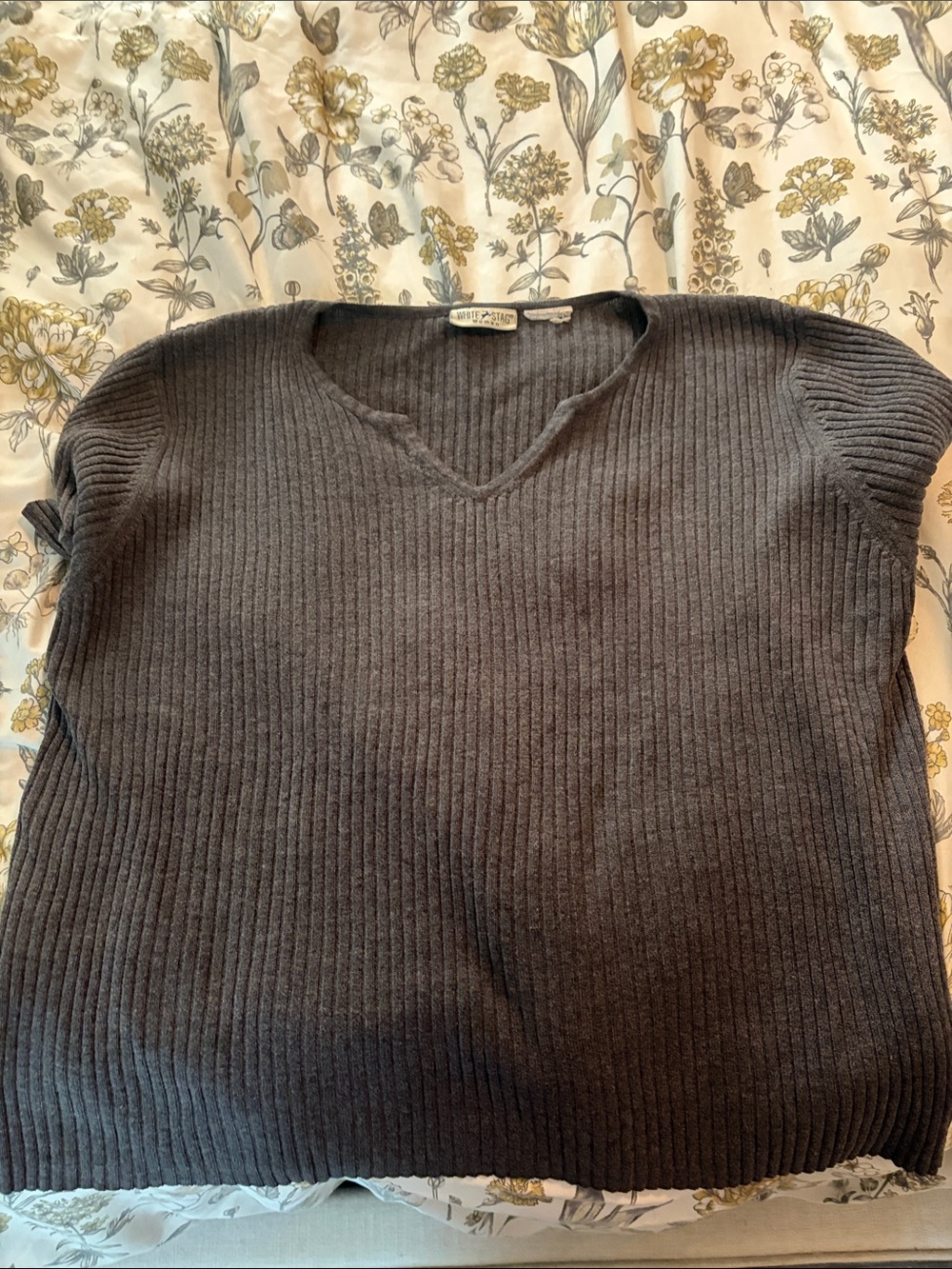 White Stag Women's V-Neck Ribbed Sweater in Charcoal